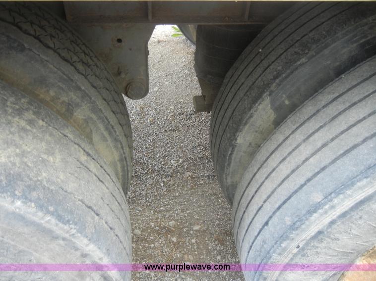 image for item C4308 1996 Fruehauf 48' dry van trailer