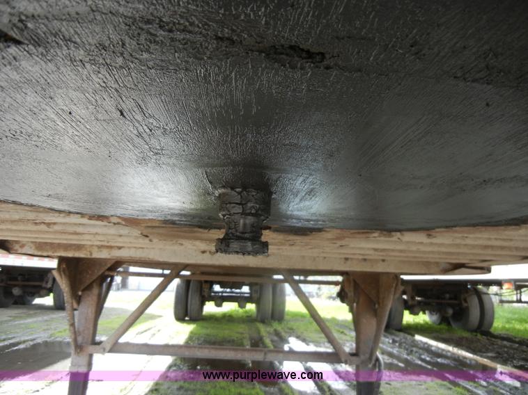 image for item C4310 1988 Strick 48' dry van trailer