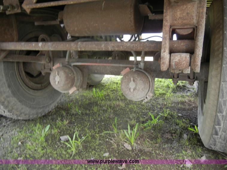 image for item C4310 1988 Strick 48' dry van trailer