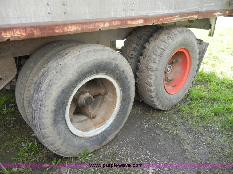 image for item C4310 1988 Strick 48' dry van trailer