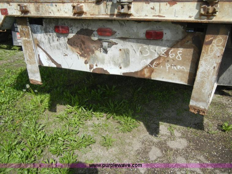 image for item C4310 1988 Strick 48' dry van trailer