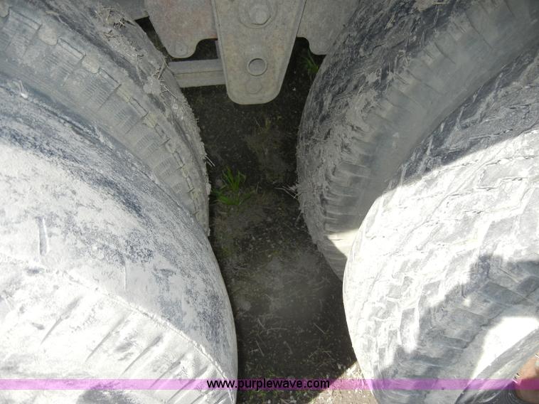 image for item C4310 1988 Strick 48' dry van trailer