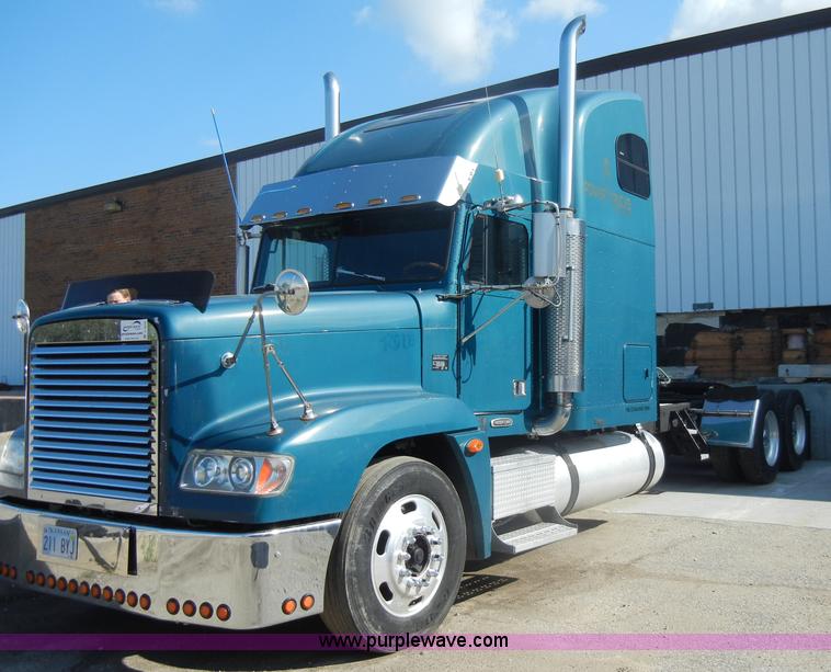 image for item C4316 2001 Freightliner FLD120 semi truck