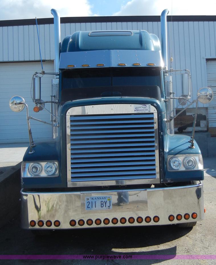 image for item C4316 2001 Freightliner FLD120 semi truck