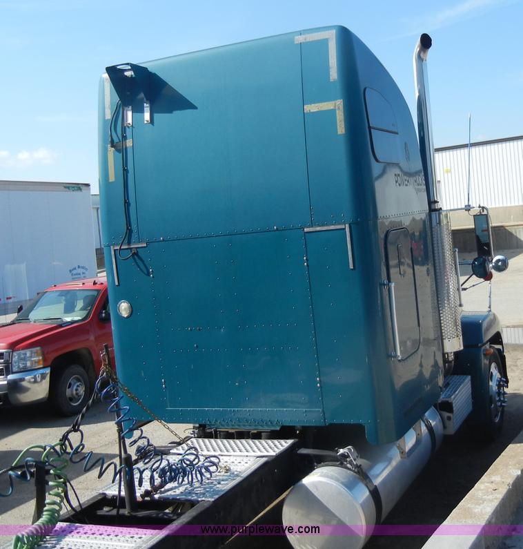 image for item C4316 2001 Freightliner FLD120 semi truck