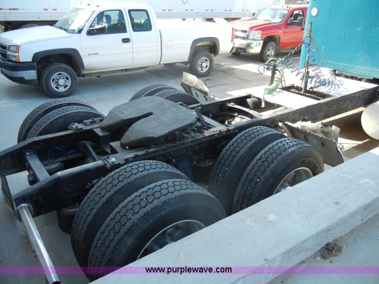 image for item C4316 2001 Freightliner FLD120 semi truck