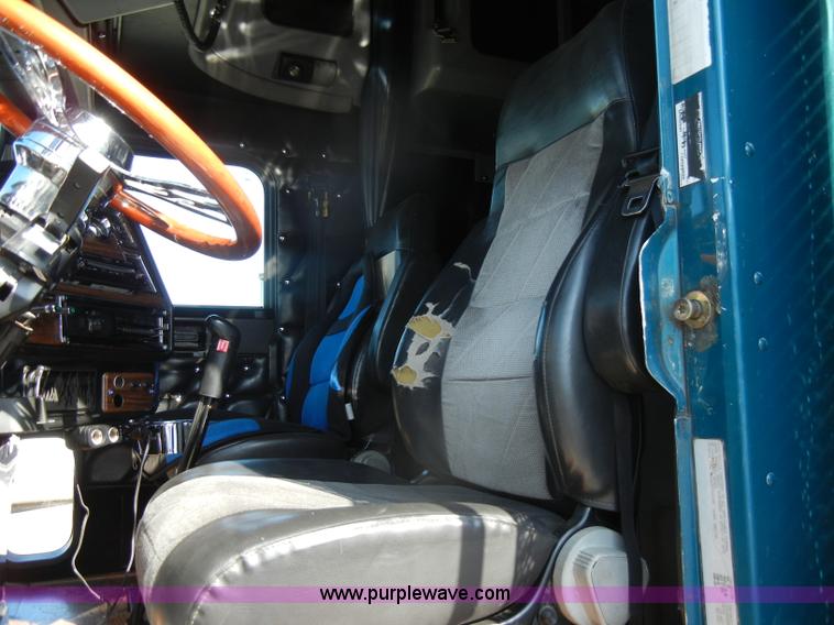 image for item C4316 2001 Freightliner FLD120 semi truck