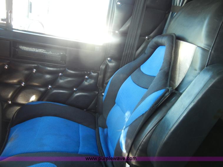 image for item C4316 2001 Freightliner FLD120 semi truck