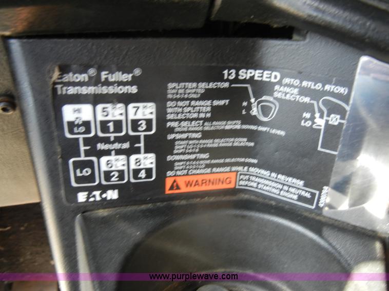 image for item C4316 2001 Freightliner FLD120 semi truck