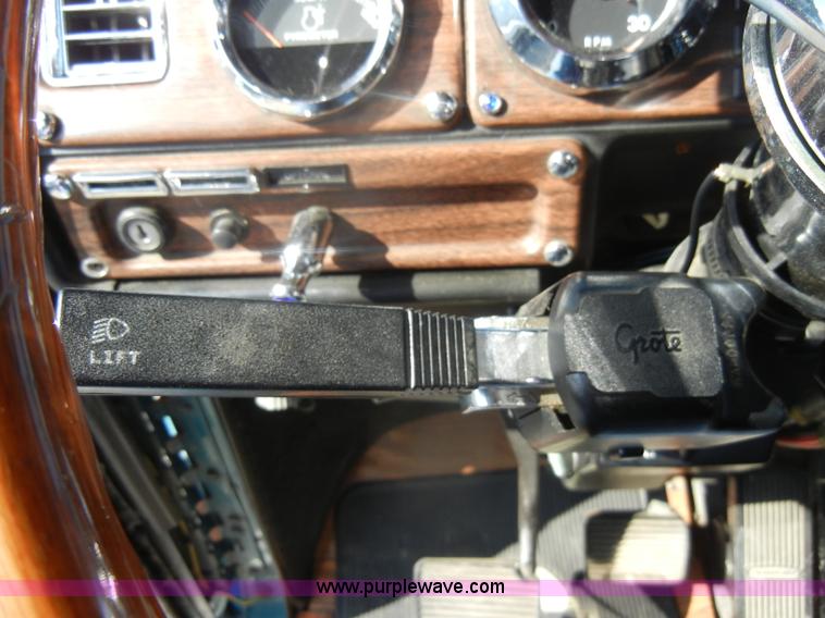 image for item C4316 2001 Freightliner FLD120 semi truck