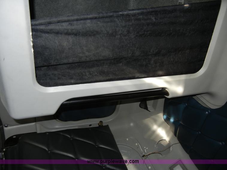 image for item C4316 2001 Freightliner FLD120 semi truck