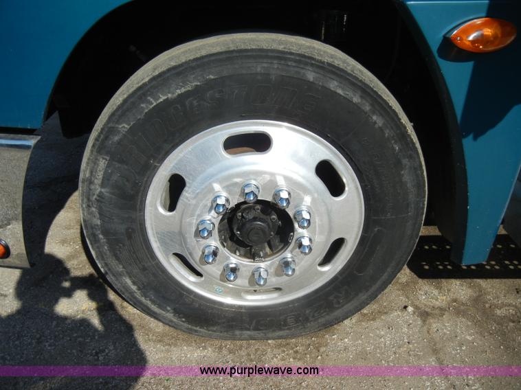 image for item C4316 2001 Freightliner FLD120 semi truck