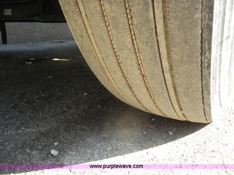 image for item C4316 2001 Freightliner FLD120 semi truck