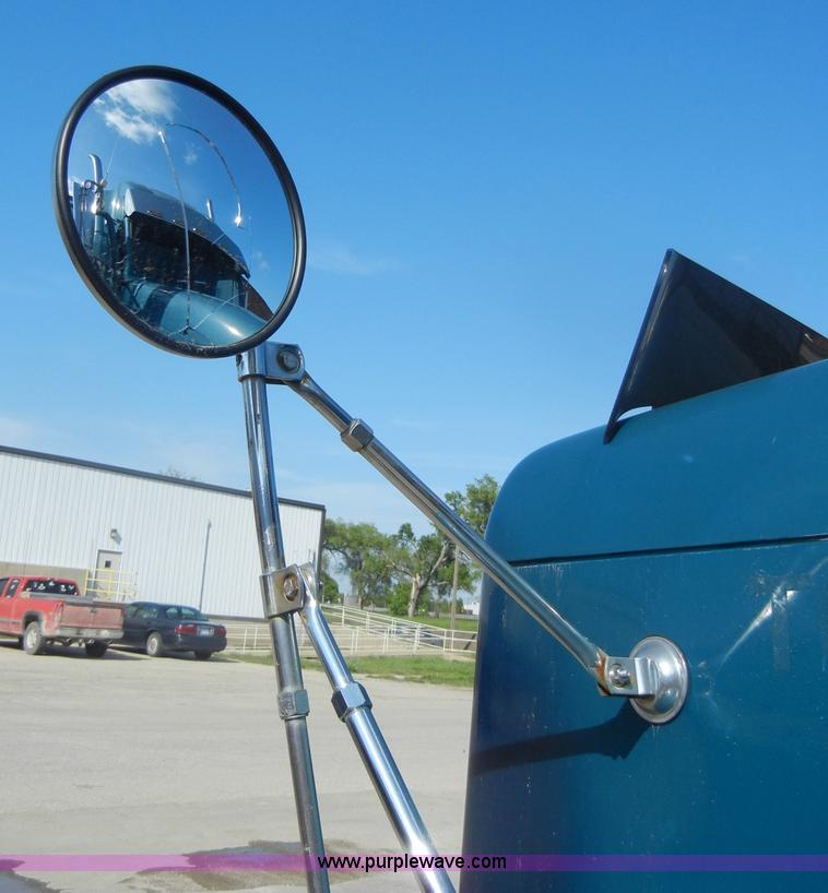 image for item C4316 2001 Freightliner FLD120 semi truck