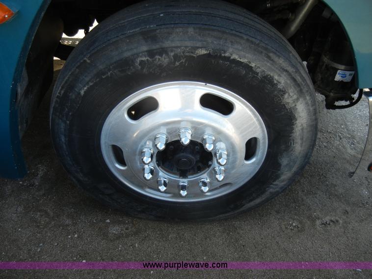 image for item C4316 2001 Freightliner FLD120 semi truck