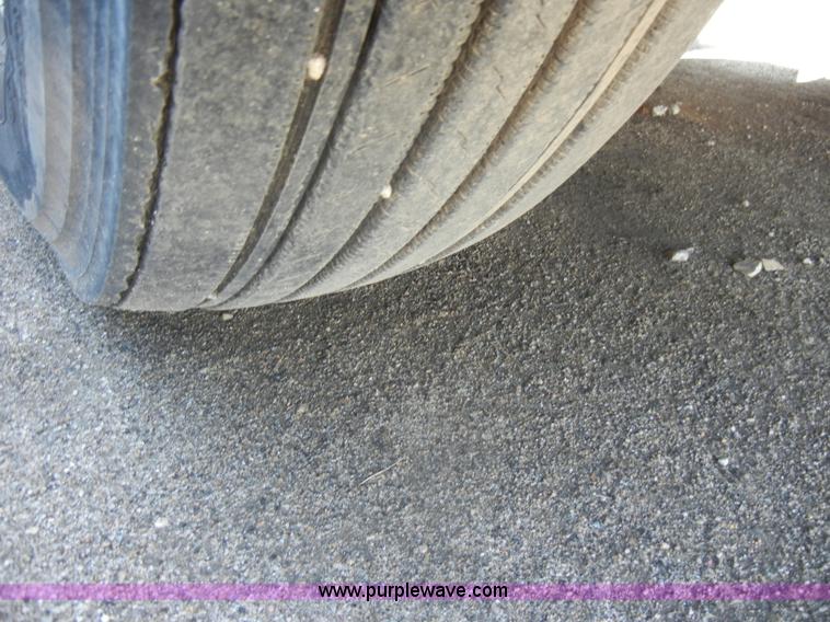 image for item C4316 2001 Freightliner FLD120 semi truck