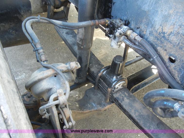 image for item C4316 2001 Freightliner FLD120 semi truck