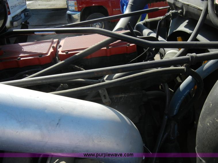 image for item C4316 2001 Freightliner FLD120 semi truck