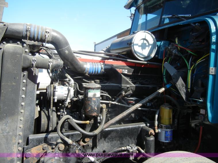 image for item C4316 2001 Freightliner FLD120 semi truck