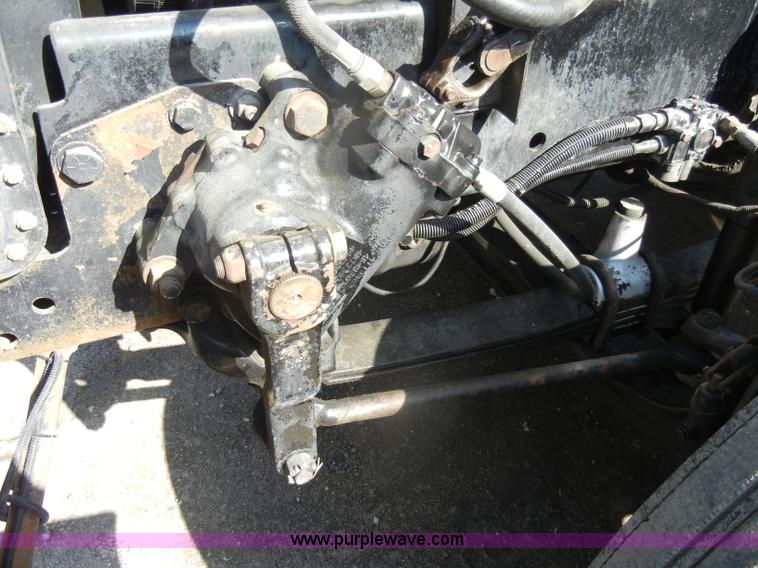 image for item C4316 2001 Freightliner FLD120 semi truck