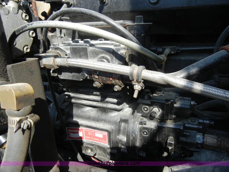 image for item C4316 2001 Freightliner FLD120 semi truck