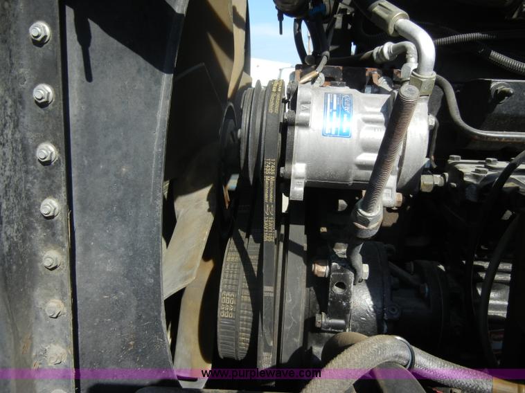 image for item C4316 2001 Freightliner FLD120 semi truck