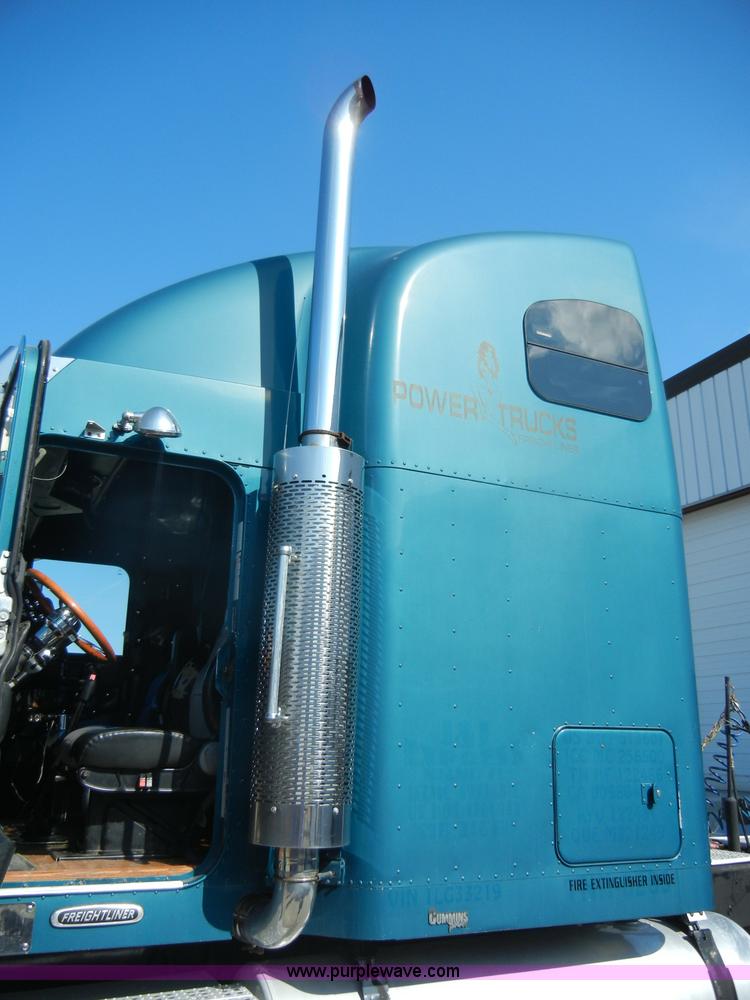 image for item C4316 2001 Freightliner FLD120 semi truck