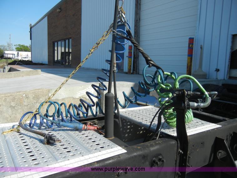 image for item C4316 2001 Freightliner FLD120 semi truck