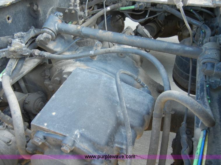 image for item C4316 2001 Freightliner FLD120 semi truck