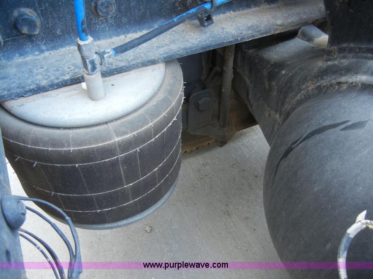 image for item C4316 2001 Freightliner FLD120 semi truck