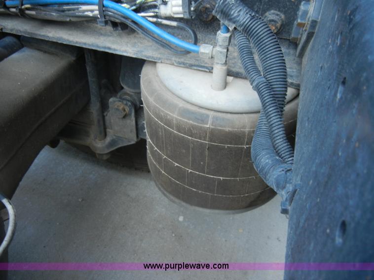 image for item C4316 2001 Freightliner FLD120 semi truck