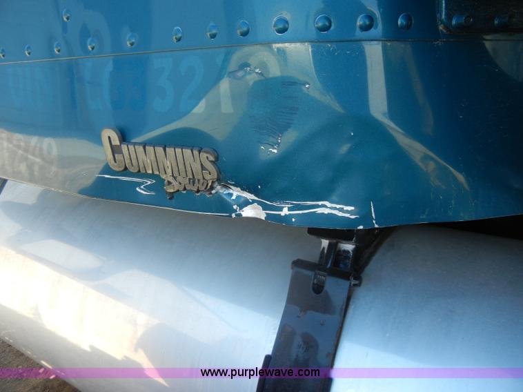 image for item C4316 2001 Freightliner FLD120 semi truck