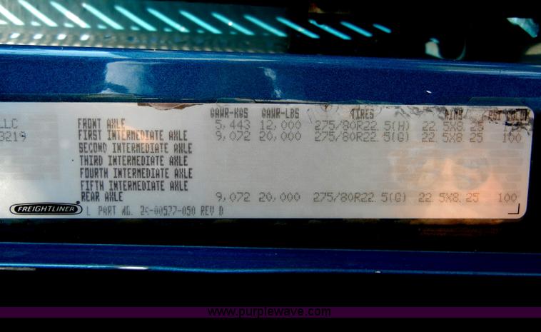 image for item C4316 2001 Freightliner FLD120 semi truck