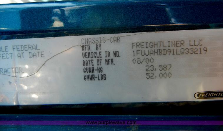 image for item C4316 2001 Freightliner FLD120 semi truck