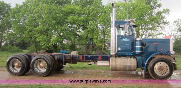 image for item C5442 1985 Peterbilt 359 semi truck