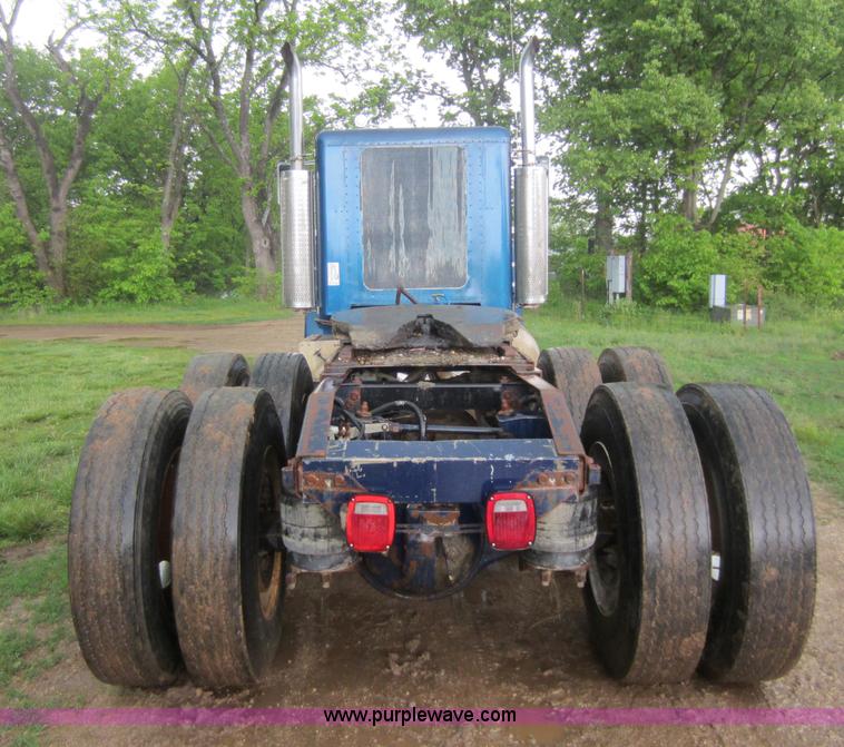 image for item C5442 1985 Peterbilt 359 semi truck