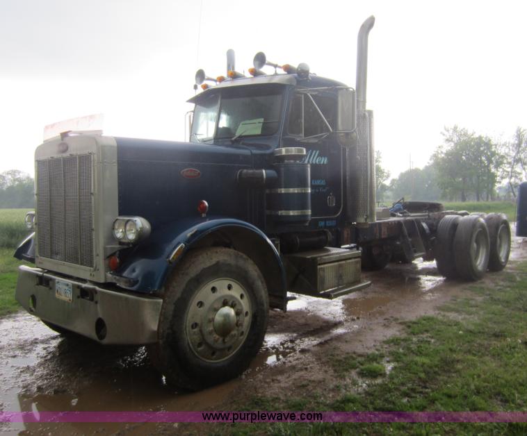 image for item C5442 1985 Peterbilt 359 semi truck