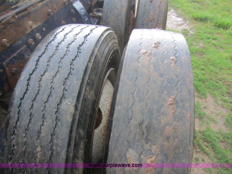 image for item C5442 1985 Peterbilt 359 semi truck