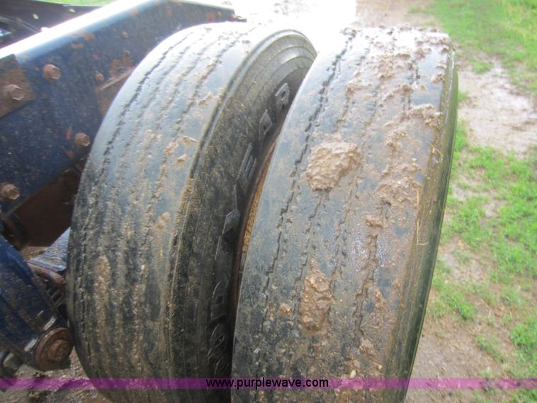 image for item C5442 1985 Peterbilt 359 semi truck