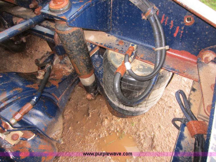 image for item C5442 1985 Peterbilt 359 semi truck