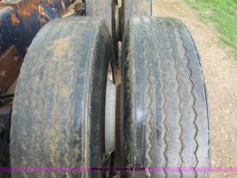 image for item C5442 1985 Peterbilt 359 semi truck