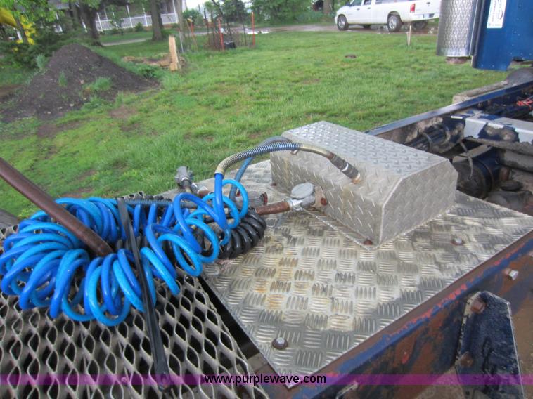 image for item C5442 1985 Peterbilt 359 semi truck