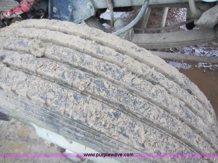 image for item C5442 1985 Peterbilt 359 semi truck