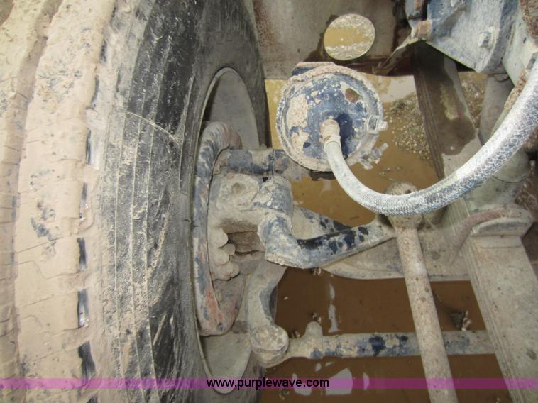 image for item C5442 1985 Peterbilt 359 semi truck