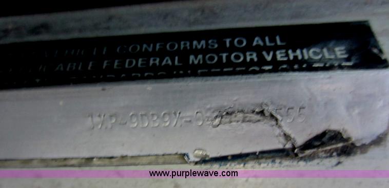 image for item C5442 1985 Peterbilt 359 semi truck