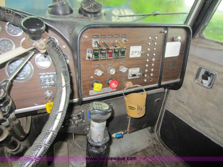 image for item C5442 1985 Peterbilt 359 semi truck