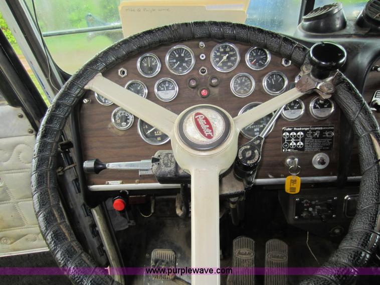 image for item C5442 1985 Peterbilt 359 semi truck