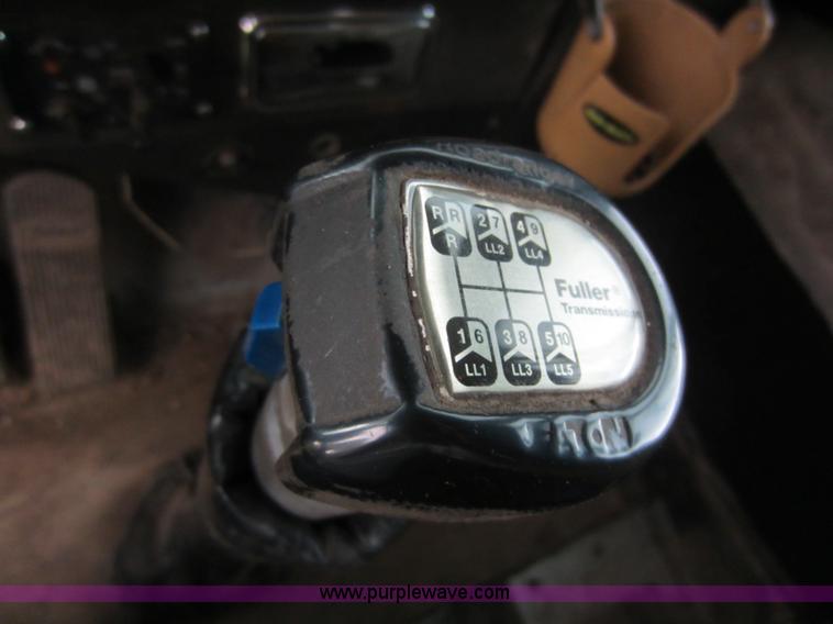 image for item C5442 1985 Peterbilt 359 semi truck