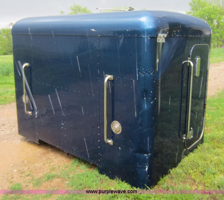 image for item C5442 1985 Peterbilt 359 semi truck