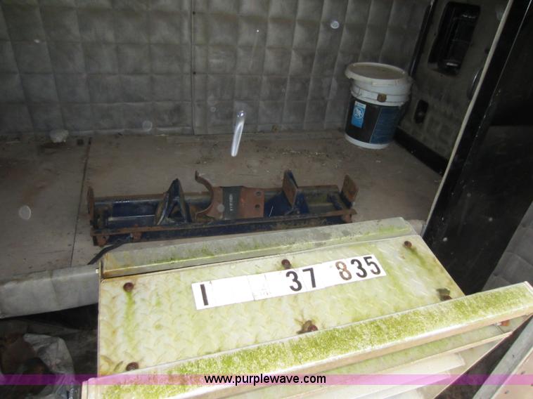 image for item C5442 1985 Peterbilt 359 semi truck